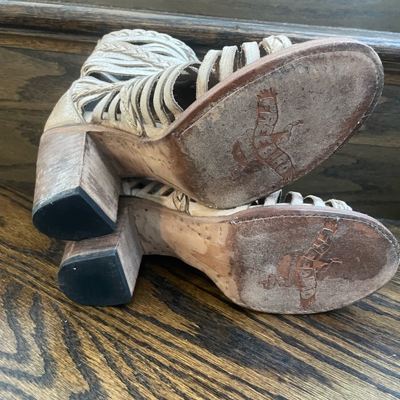 Freebird ‘Bela’ Tan Leather Booties (9) - Picture 3 of 7